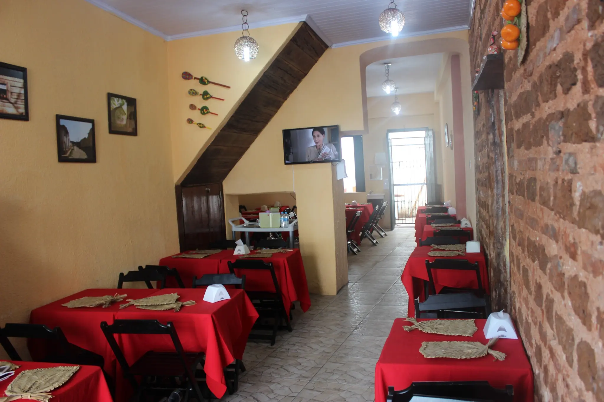 Salão principal do restaurante Maná